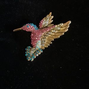 Beautiful  multicolored hummingbird brooch.